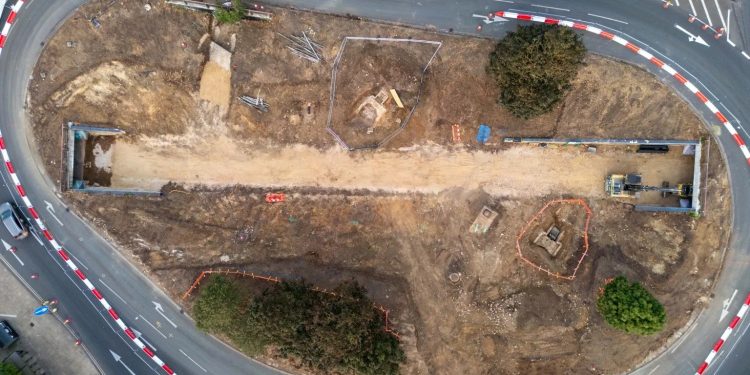 Onze esqueletos são encontrados durante obra em rotatória no Reino Unido