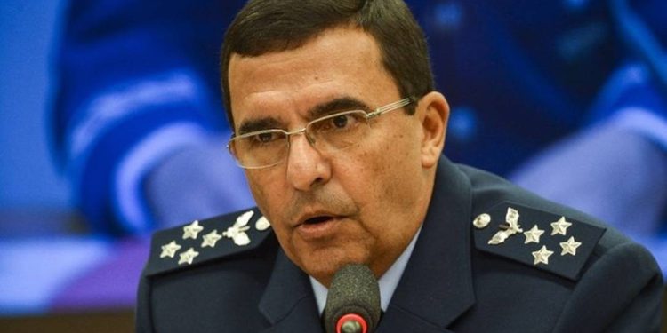 Os dois cartões amarelos de Bolsonaro ao comandante da Aeronáutica na iminência do golpe 