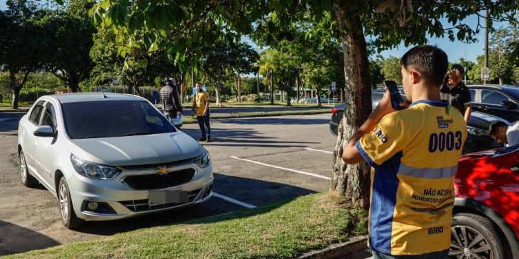 Pagamento do estacionamento pelo app Jaé chega à orla e a ruas internas do Leme ao Leblon na próxima semana; confira endereços
