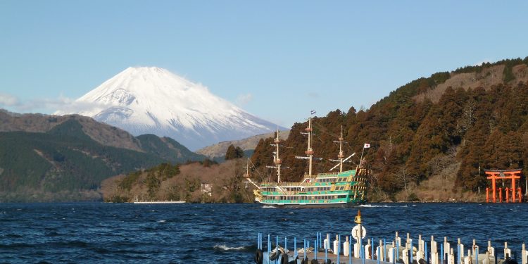 Pai que abandonou menino de 7 anos no Monte Fuji e continou subida pediu desculpas após ser repreendido por policiais: 'Decisão precipitada'