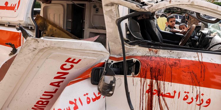 Paramédicos estão entre palestinos feridos em ataque israelense na Cisjordânia, diz TV