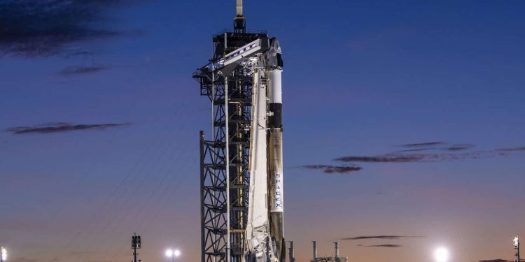 Parte de foguete espacial de Musk colidirá com a Lua na quarta; impacto deve criar nova cratera