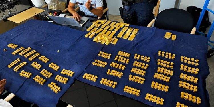 Pedreiros encontram tesouro em ouro cotado em R$ 54 milhões