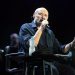 Phil Collins fala sobre período de alcoolismo severo: 'Tomava vinho no café da manhã'
