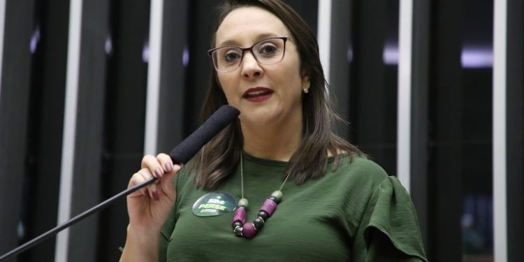 Podemos deve anunciar neutralidade na eleição, apesar de investida de Flávio