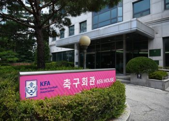 Polícia faz operação na associação de futebol da Coreia do Sul por investigação sobre contratação de ex-técnico da seleção