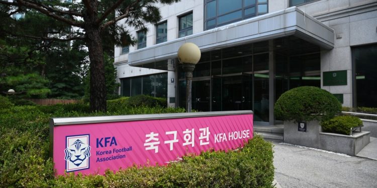 Polícia faz operação na associação de futebol da Coreia do Sul por investigação sobre contratação de ex-técnico da seleção