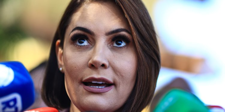 Por que Michelle Bolsonaro ainda não registrou sua candidatura