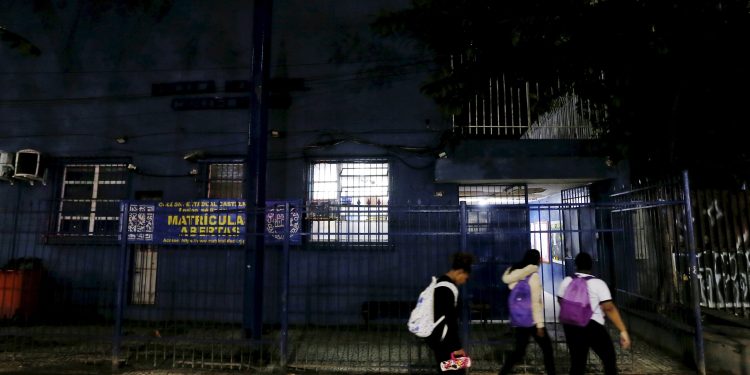 Por que a rede estadual de ensino do Rio vai mal? Veja os problemas nas escolas e as saídas apontadas por especialistas