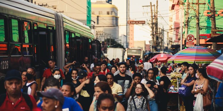 Por que você às vezes tem a sensação de que alguém está te observando? A ciência por trás desse fenômeno