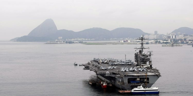 Porta-aviões chega ao Oriente Médio para aliviar a pressão sobre o USS Abraham Lincoln