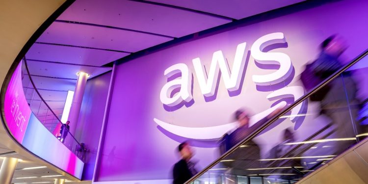 Potencial de negócios em IA é 'simplesmente gigantesco', diz chefe da divisão de nuvem da Amazon