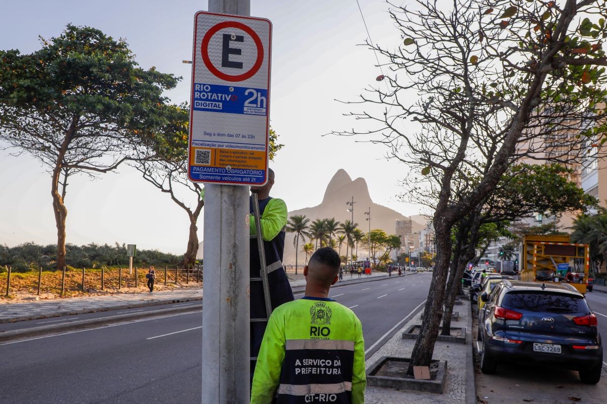 Prefeitura amplia o Rio Rotativo Digital para ruas da Barra, São Conrado e Tijuca; sistema já opera em 4 mil vagas