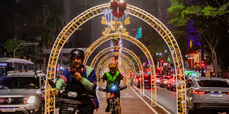 Prefeitura de SP limita velocidade de bicicletas elétricas e patinetes; veja o que muda
