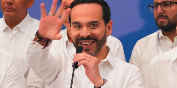 Presidente colombiano pede desculpas por violar laicidade estatal