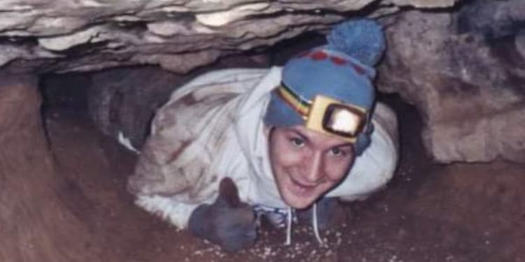 Preso em uma caverna por 27 horas: conheça o resgate que mobilizou 100 pessoas há 17 anos e deixou seu corpo no local até hoje nos EUA