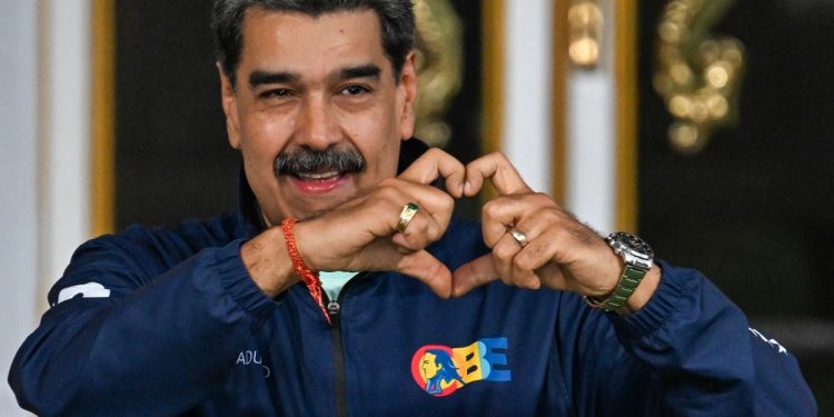 Preso nos EUA, Maduro diz que acolhe 'qualquer caminho para o diálogo' na Venezuela