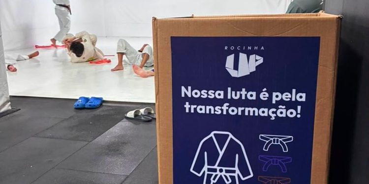 Projeto na Rocinha transforma quimonos de jiu-jítsu e tatames em produtos de moda sustentável
