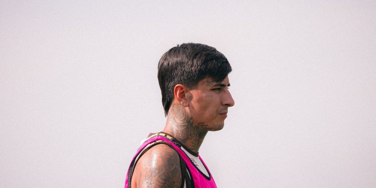Pulgar vive temporada mais artilheira pelo Flamengo em meio a indefinição sobre o futuro