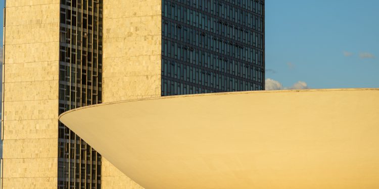 Quase 80% dos deputados eleitos no Rio e em São Paulo em 2022 tentarão reeleição este ano