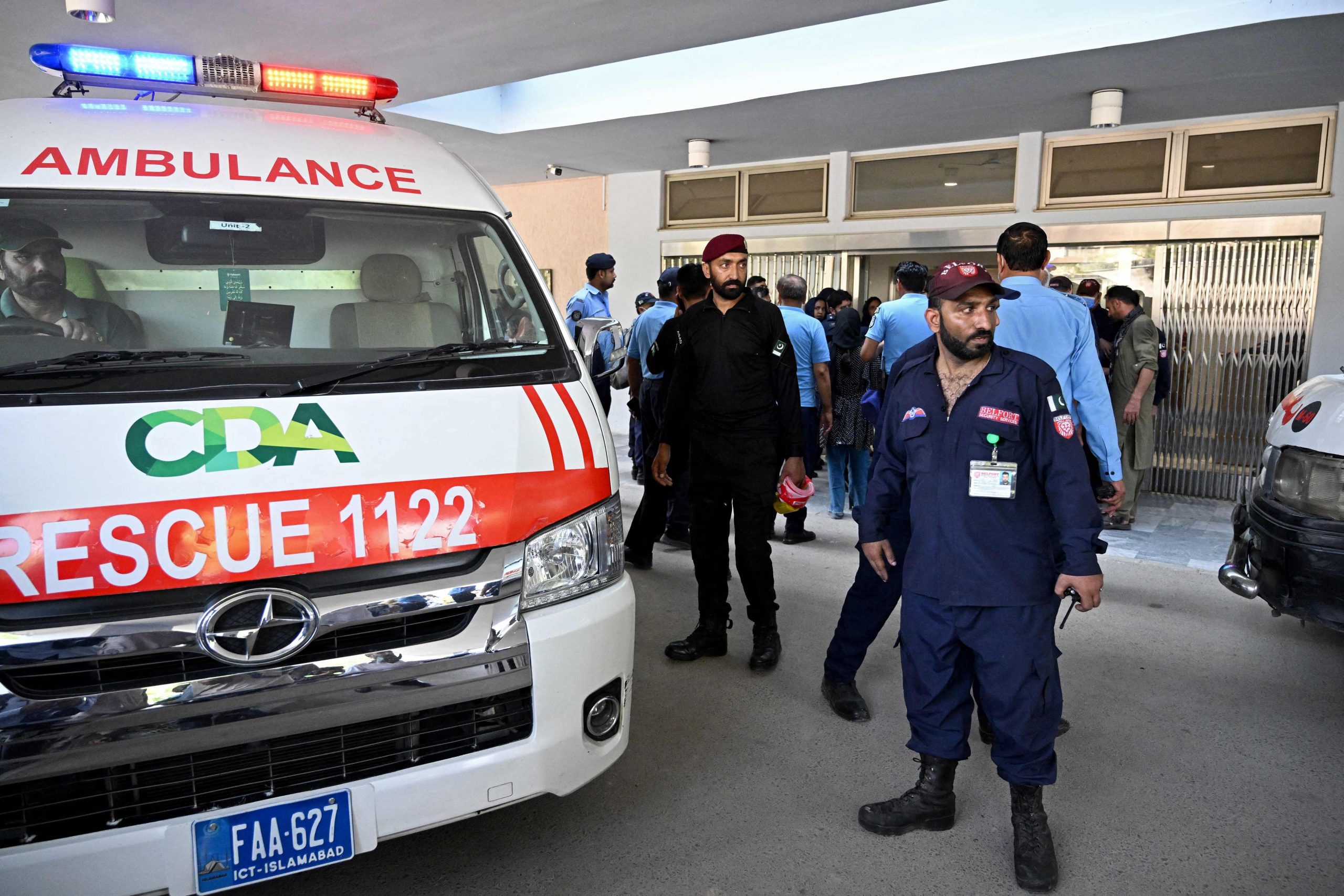 Quatorze crianças morrem em incêndio em hospital paquistanês