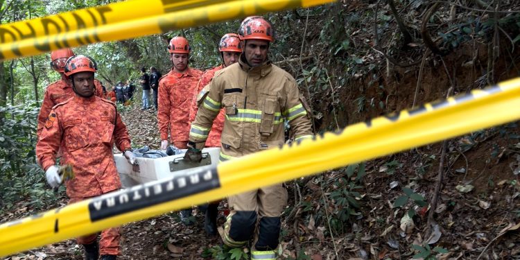 Queda de helicóptero: corpos de turistas colombianas são identificados por análise antropológica. Saiba como é o exame