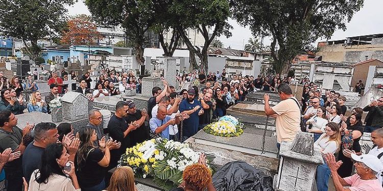Queda de helicóptero: polícia faz exames em corpos de vítimas do acidente para confirmar identidades