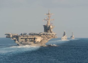 Queda de marinheiro a bordo do Lincoln reacende debate sobre condições em porta-aviões dos EUA enviado ao Oriente Médio