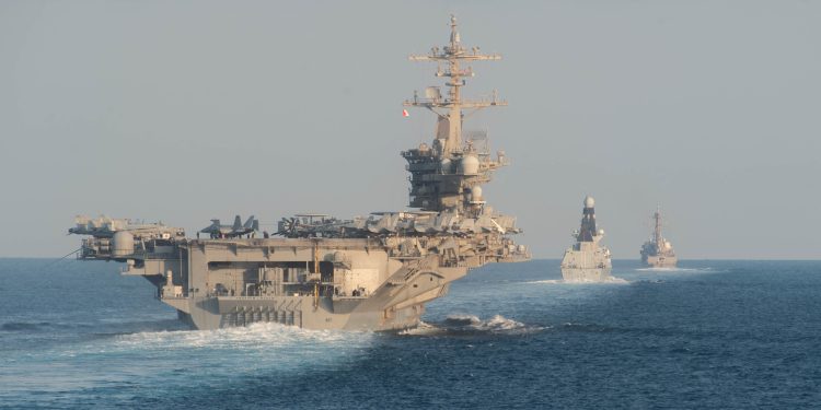 Queda de marinheiro a bordo do Lincoln reacende debate sobre condições em porta-aviões dos EUA enviado ao Oriente Médio