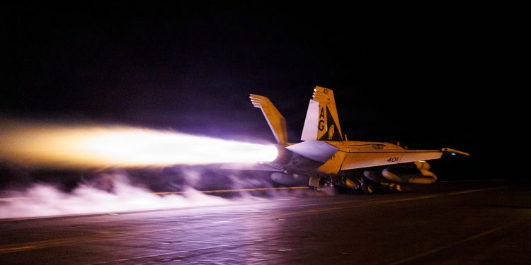 Queda em estoques de munição: Guerra no Irã expõe gargalos da máquina militar dos EUA e vulnerabilidade perante a China