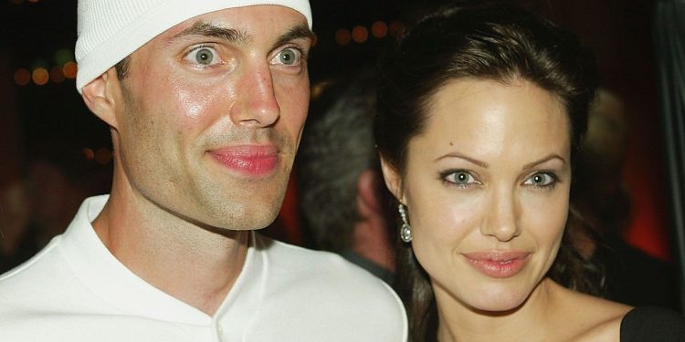 Quem é James Haven, irmão de Angelina Jolie que se assumiu gay aos 53 anos