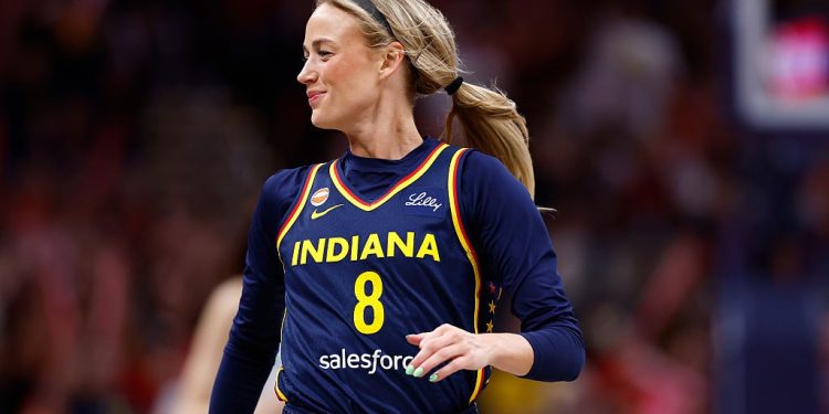 Quem é Sophie Cunningham, jogadora de basquete que protagoniza debate sobre atletas trans nos EUA
