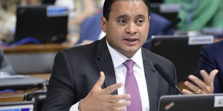 Quem é Weverton Rocha, senador alvo de operação da PF em investigação sobre fraude no INSS