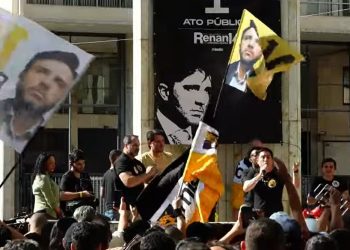 Renan Santos abre campanha presidencial em ato na faculdade de Direito da USP, no centro de São Paulo