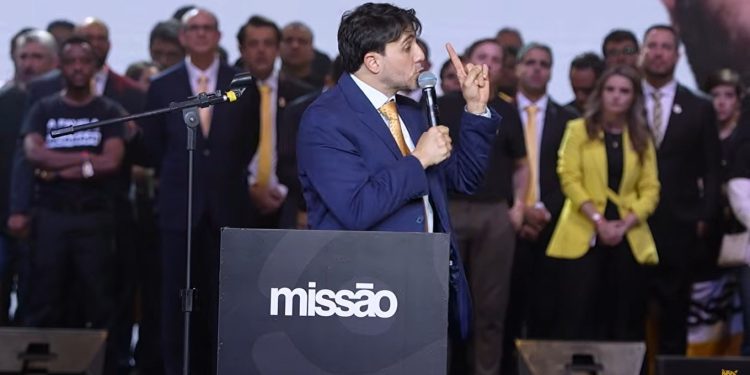 Renan Santos denuncia ameaça de morte em ato de início de campanha