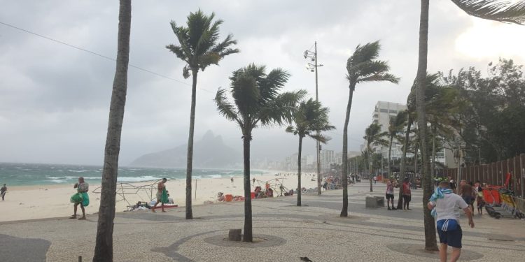 Rio pode chegar a 37°C antes da chuva forte, e São Paulo terá temporais e ventania; confira previsão para todo o país
