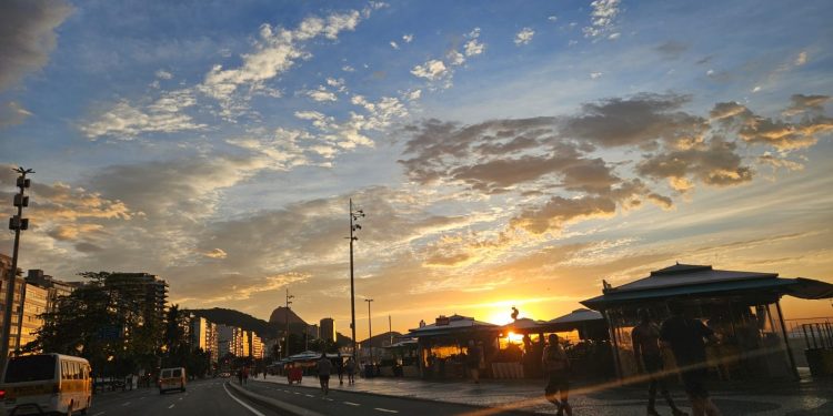 Rio vai do frio de 12,8°C na Serra ao calor de 38°C na capital, com previsão de ventos fortes