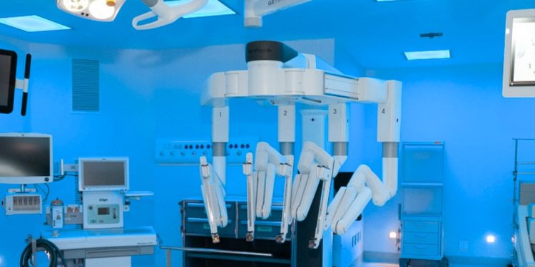 Robótica remove tumor renal com invasão da veia cava