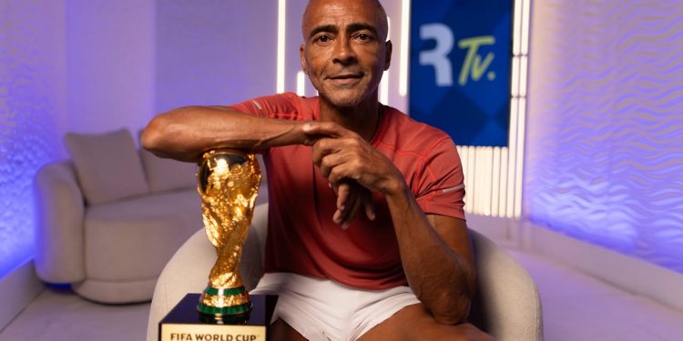 Romário devolve salário no Senado após período na Copa do Mundo