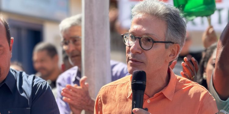 Romeu Zema começa campanha à Presidência com missa e caminhada em Montes Claros