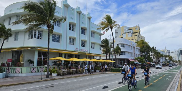 Roteiro inspirado pelo Art Déco mostra por que estilo nunca sai de moda em Miami Beach