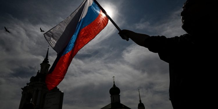 Rússia liberta ex-fuzileiro naval dos EUA preso no país desde 2022