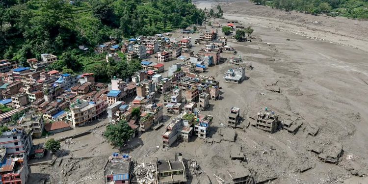Saiba quais são as nacionalidades dos turistas desaparecidos em enchentes na fronteira do Nepal com a China