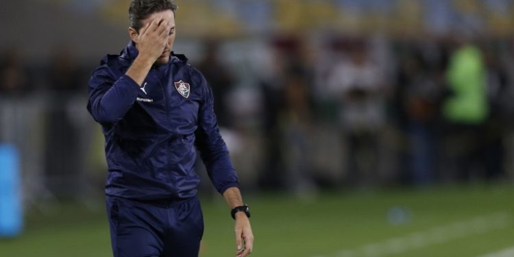 Saída de Zubeldía já era costurada antes da Libertadores e se consumou após consenso entre presidente do Fluminense e diretores; entenda