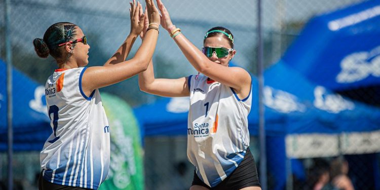 Santa Mônica Rede de Ensino conquista penta no masculino e título inédito no feminino do vôlei de praia do Intercolegial