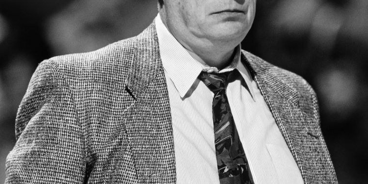 Segundo técnico com mais vitórias na história da NBA, Don Nelson morre aos 86 anos