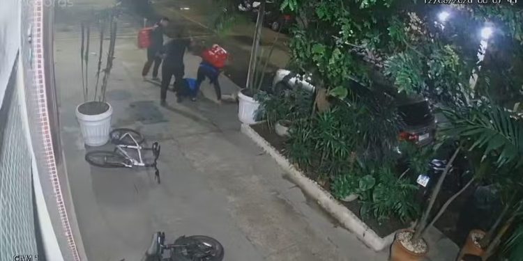 Segurança diz que colega 'achou graça' após espancar ciclista em Copacabana: 'você vai ficar rindo?'