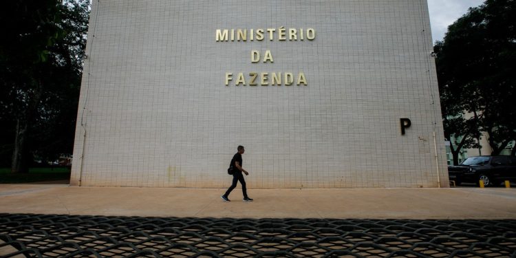 Selic, alta do risco e programas subsidiados fazem juros efetivos da dívida atingirem maior valor em 10 anos