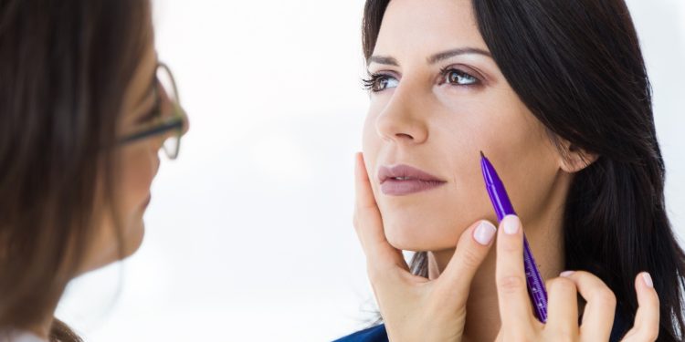 Será que o lifting facial é para você? Entenda quando a cirurgia é indicada