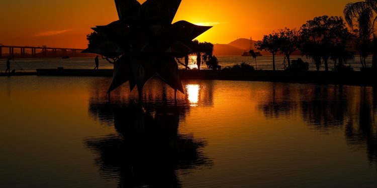 Sol predomina no Rio durante o fim de semana, que segue sob alerta para ventos no litoral; veja a previsão